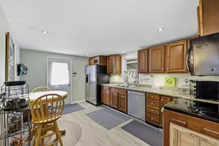 196 Plymouth Ave, Wareham, MA 02538 - Photo 11