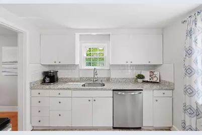 64 Fales St, Worcester, MA 01606 - Photo 11