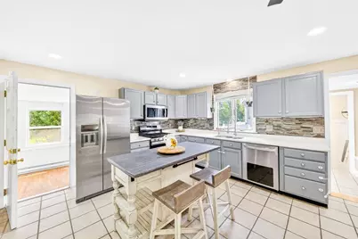 84 Fowler Rd, Lowell, MA 01854 - Photo 9