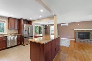 24 Hickory St, Agawam, MA 01030 - Photo 11