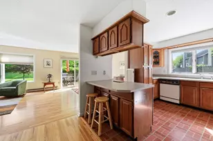 401 Fairway Village, Northampton, MA 01053 - Photo 3