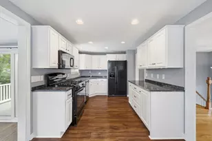 6 Valerie Ave, Billerica, MA 01821 - Photo 5