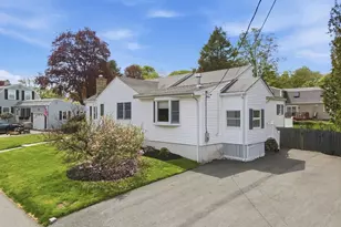 7 Beebe Ln, Wakefield, MA 01880 - Photo 3