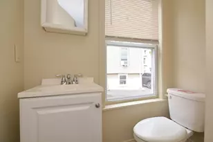 10 Essex Ct, Lynn, MA 01902 - Photo 21