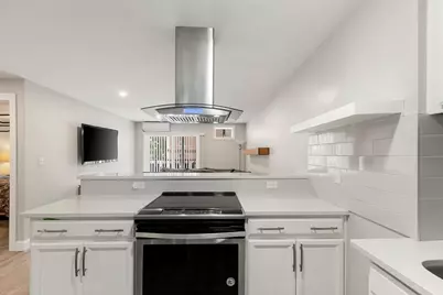 26 W Wyoming Avenue #2D, Melrose, MA 02176 - Photo 9