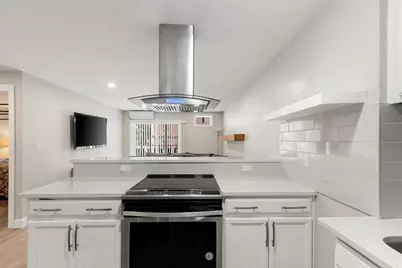 26 W Wyoming Avenue #2D, Melrose, MA 02176 - Photo 9