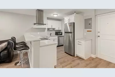 26 W Wyoming Avenue #2D, Melrose, MA 02176 - Photo 5