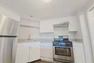 22 Chestnut Pl, Brookline, MA 02445 - Photo 5