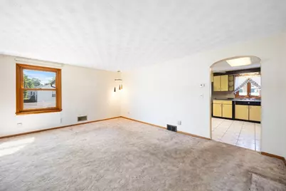 67 Manning St, Chicopee, MA 01020 - Photo 11