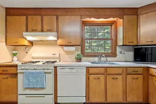 18 Cambridge St, Chelmsford, MA 01824 - Photo 9