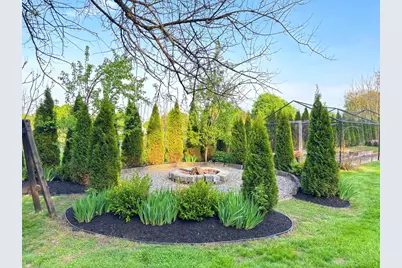 129 Elm St, Agawam, MA 01001 - Photo 9