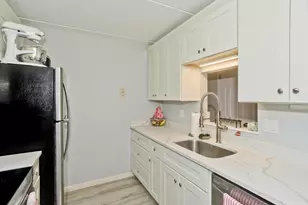 24 Maple Crest Cir, Holyoke, MA 01040 - Photo 13