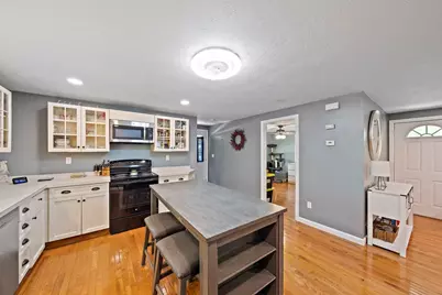136 Elm St, Halifax, MA 02338 - Photo 9