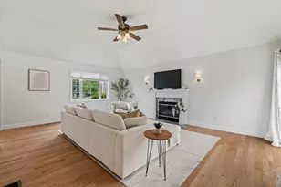 8 Cardinal Cir, Shrewsbury, MA 01545 - Photo 9