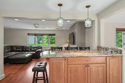 28 Edgemere St, Melrose, MA 02176 - Photo 9