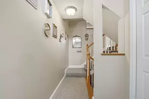 9 Robert Cir, Grafton, MA 01536 - Photo 5