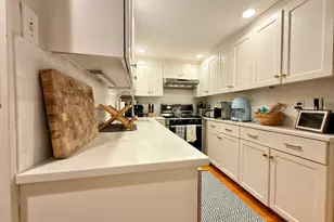 41 Pickney St, Boston, MA 02114 - Photo 17