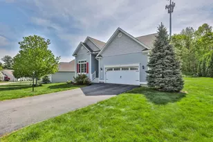 9 Black Forest Cir, Londonderry, NH 03053 - Photo 3