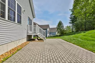9 Black Forest Cir, Londonderry, NH 03053 - Photo 7