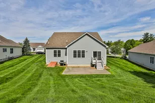 9 Black Forest Cir, Londonderry, NH 03053 - Photo 5