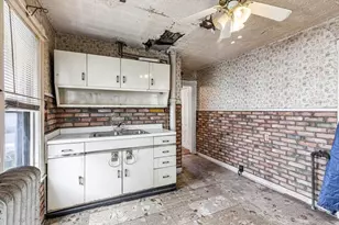 38 Phoenix St, Springfield, MA 01104 - Photo 5