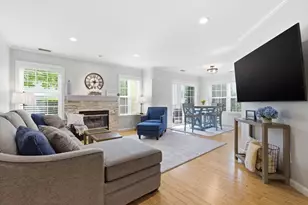 812 Gazebo Cir, Reading, MA 01867 - Photo 7