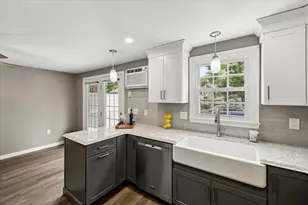 20 Olde Country Village, Londonderry, NH 03053 - Photo 5