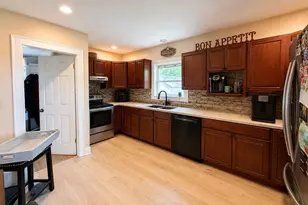 14 Ellington St, Agawam, MA 01001 - Photo 3