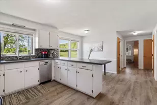 42 W Mountain Rd, Bernardston, MA 01337 - Photo 15