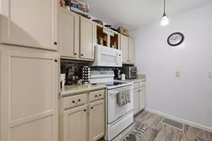 24 Hawley Ave, Leominster, MA 01453 - Photo 9