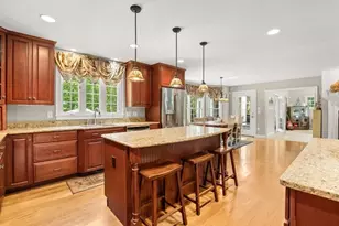 524 Elm St E, Raynham, MA 02767 - Photo 5