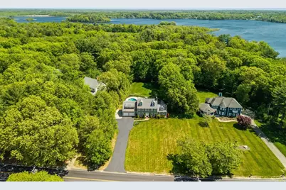524 Elm St E, Raynham, MA 02767 - Photo 3