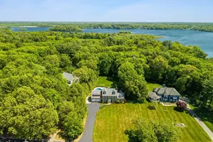 524 Elm St E, Raynham, MA 02767 - Photo 3