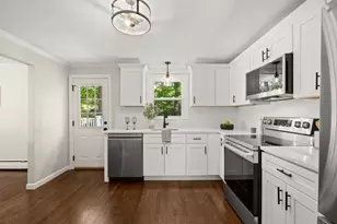 39 Doncaster Cir, Lynnfield, MA 01940 - Photo 3