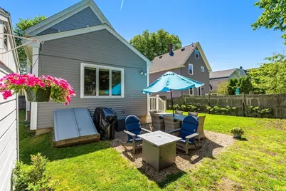 8 Lincoln Street, Manchester by the Sea, MA 01944 - Photo 3