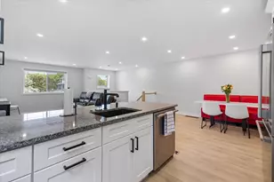 19 Willis St, Auburn, MA 01501 - Photo 5