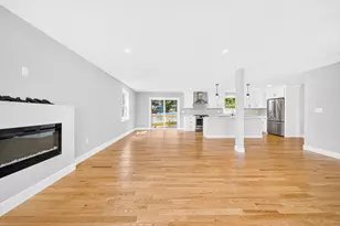 8 Country Ln, Billerica, MA 01821 - Photo 5