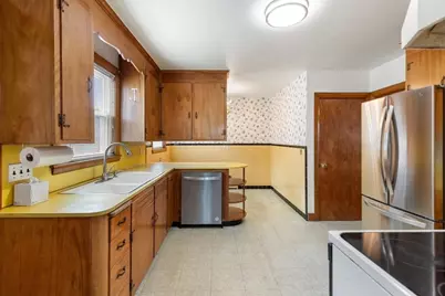 36 Ripley Rd, Medford, MA 02155 - Photo 9