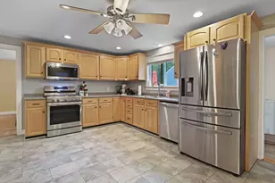 11 Shattuck St, Haverhill, MA 01830 - Photo 9