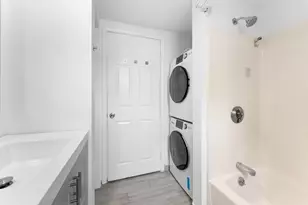 224 W Sixth St, Boston, MA 02127 - Photo 11
