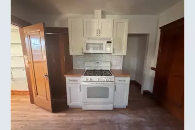 5008 Washington St, Boston, MA 02132 - Photo 11