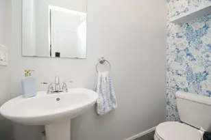35 Swallow St, Boston, MA 02127 - Photo 5