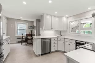 48 Spring St, Wakefield, MA 01880 - Photo 9