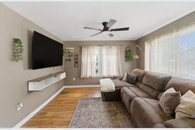 235 Union St, Northbridge, MA 01588 - Photo 9
