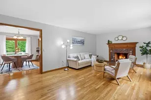 28 Lincoln St, Hopkinton, MA 01748 - Photo 5