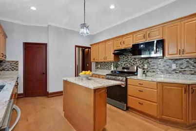 288 Saint James Ave, Springfield, MA 01109 - Photo 15