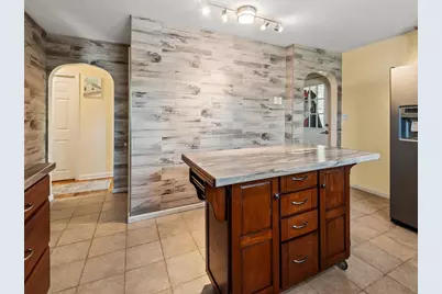 14 Orton St, Worcester, MA 01604 - Photo 9