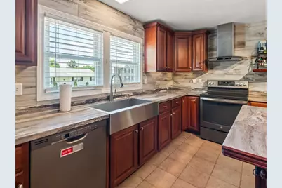 14 Orton St, Worcester, MA 01604 - Photo 7