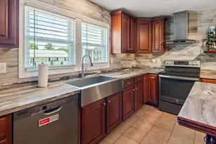 14 Orton St, Worcester, MA 01604 - Photo 7