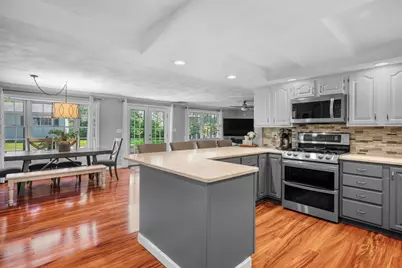 15 Hartshorne Rd, Wakefield, MA 01880 - Photo 9